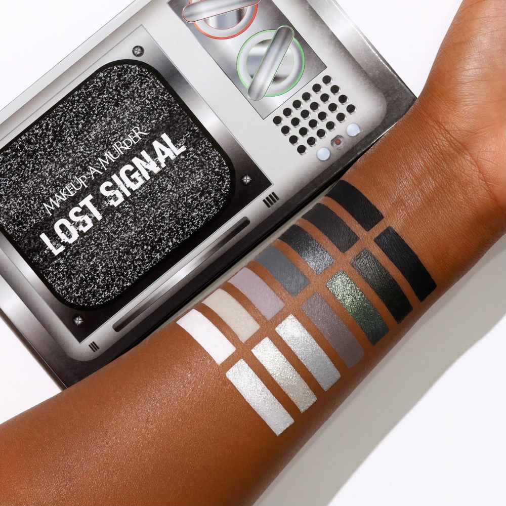 Makeup a murder - Lost Signal Eyeshadow palette - Grey